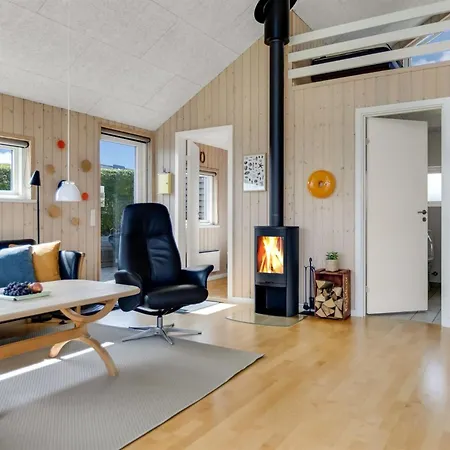 Majbritt - 50m From The Sea By Interhome Nyaraló *